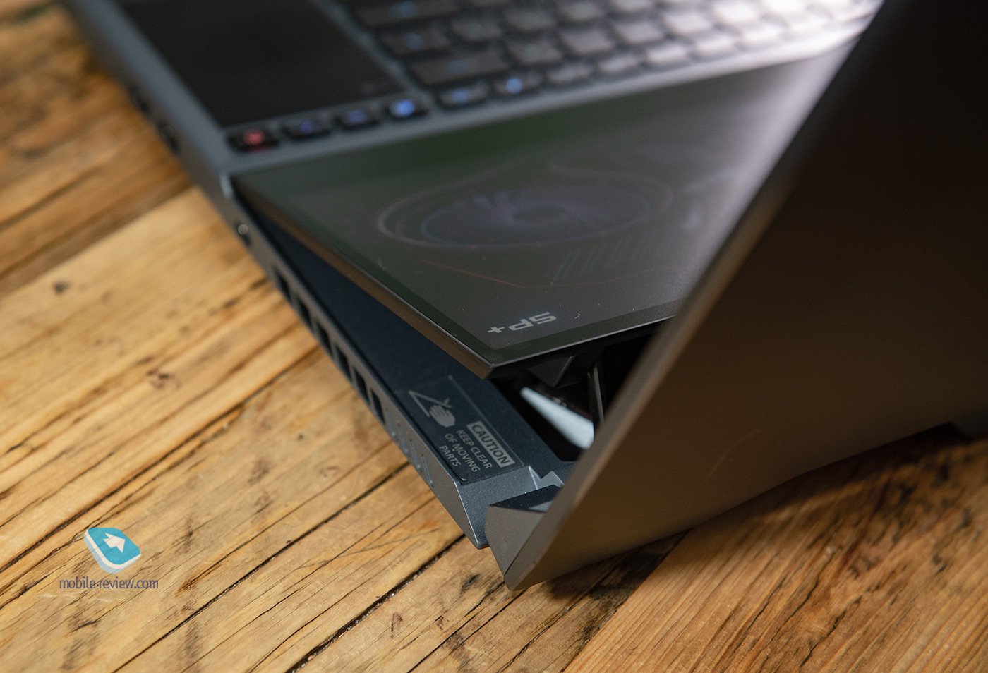   ASUS ROG Zephyrus Duo 15 (GX550)