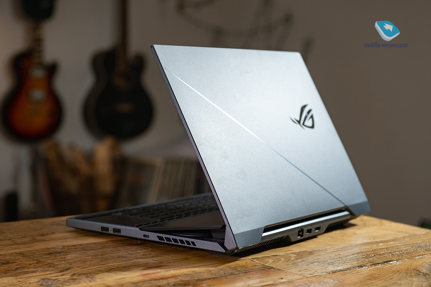   ASUS ROG Zephyrus Duo 15 (GX550)