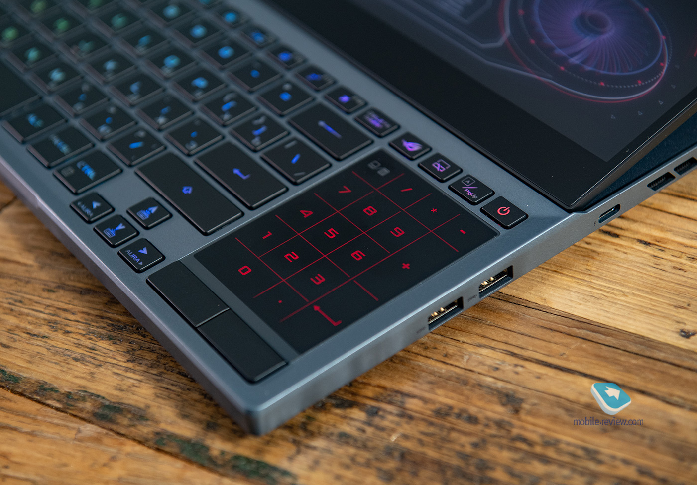   ASUS ROG Zephyrus Duo 15 (GX550)