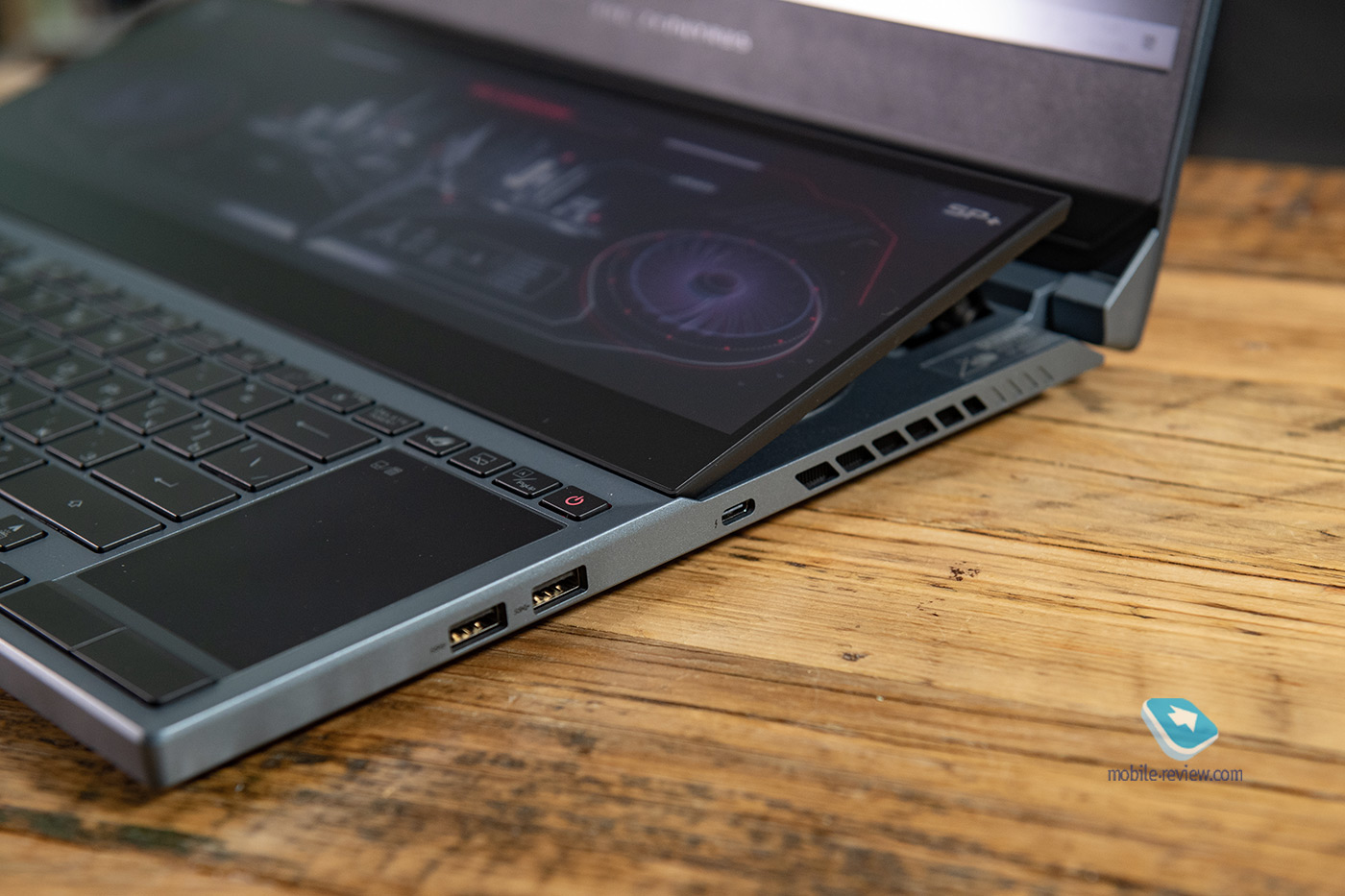   ASUS ROG Zephyrus Duo 15 (GX550)