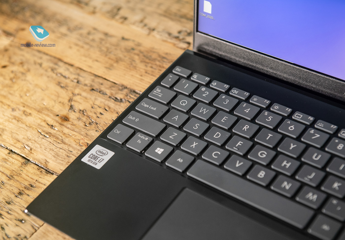  ASUS ZenBook 13 (UX325)