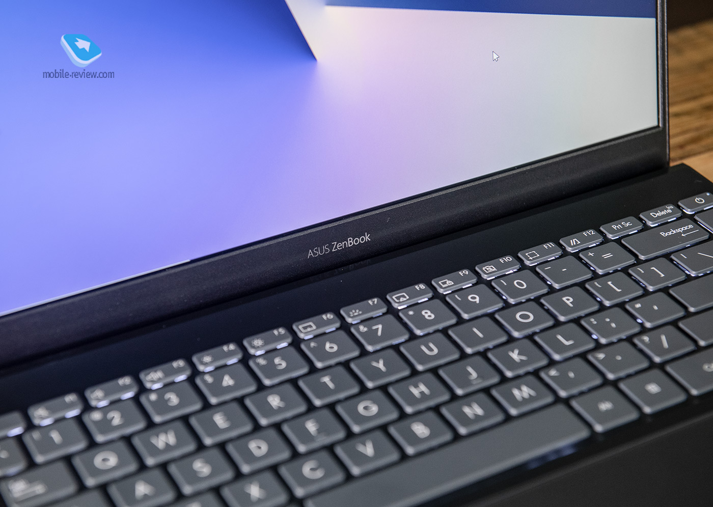 ASUS ZenBook 13 (UX325)