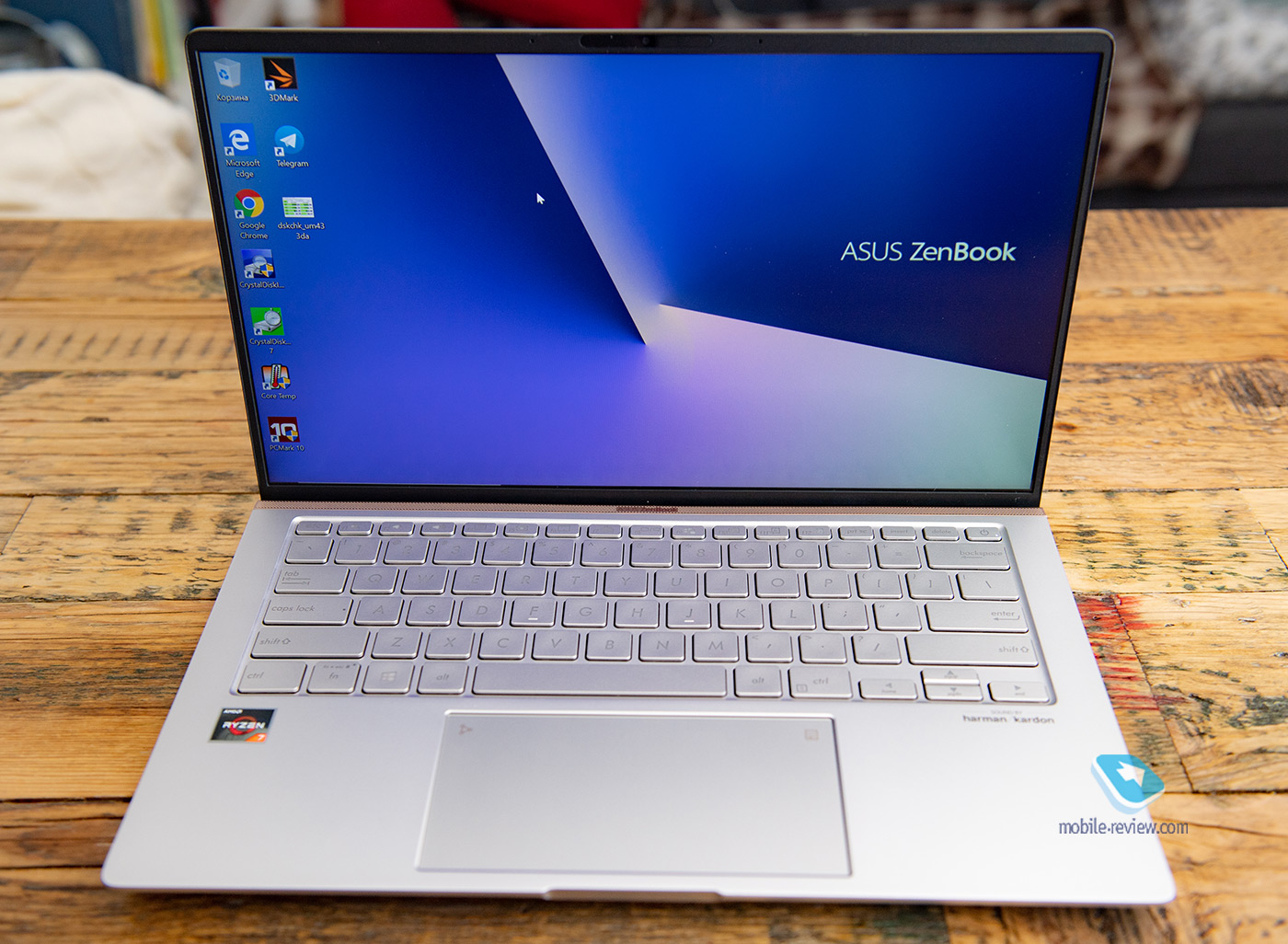   ASUS ZenBook 14 (UM433DA)