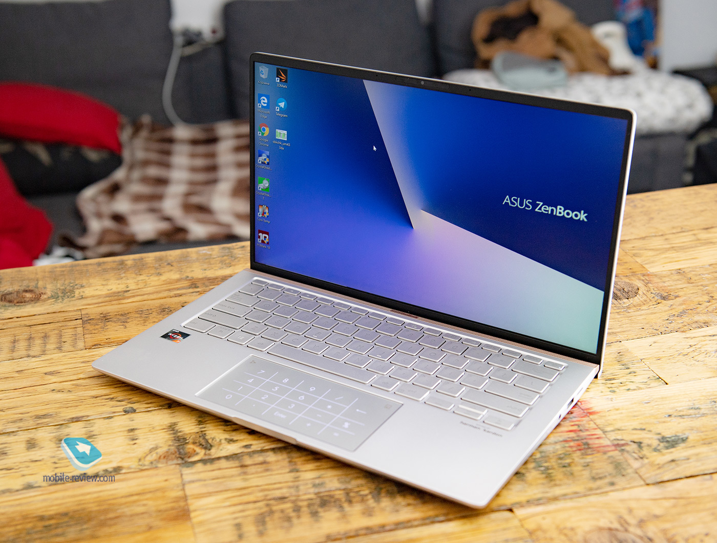   ASUS ZenBook 14 (UM433DA)