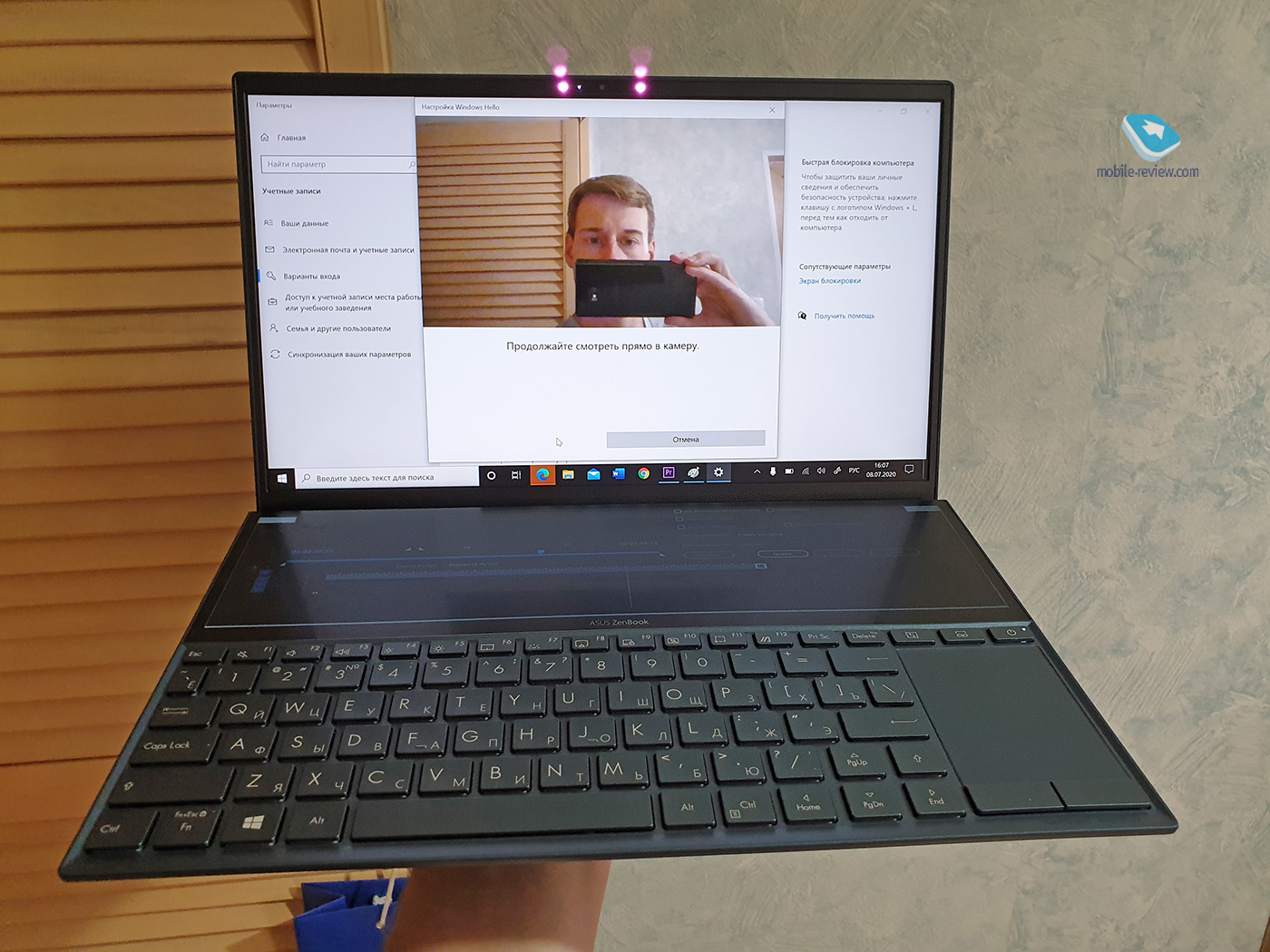      ASUS ZenBook Duo UX481     