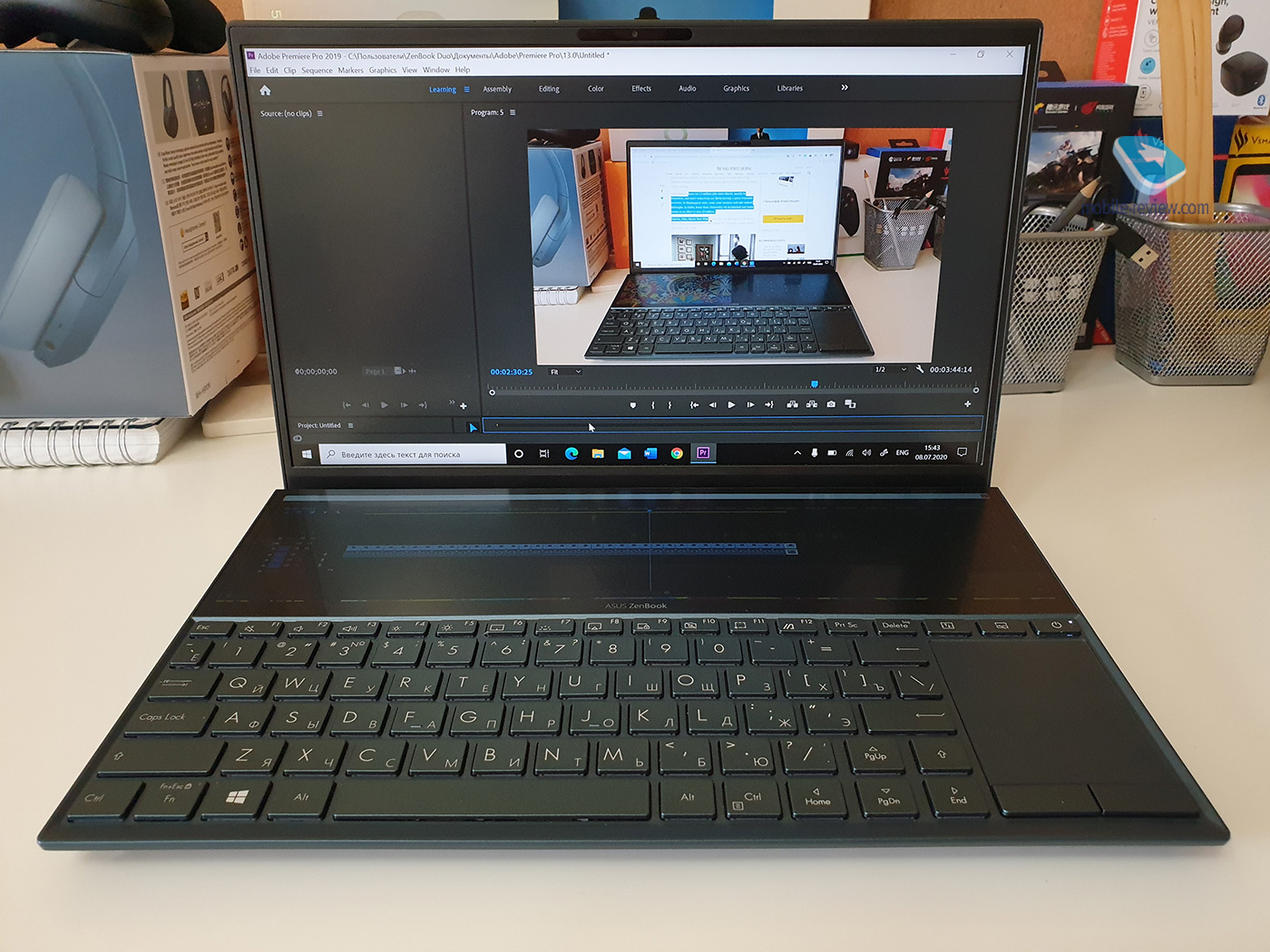      ASUS ZenBook Duo UX481     