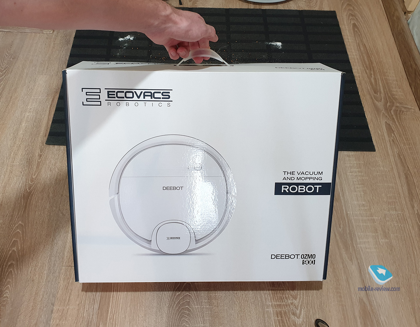 - Ecovacs DEEBOT OZMO 900