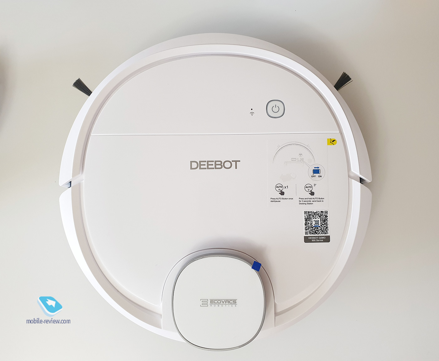 - Ecovacs DEEBOT OZMO 900