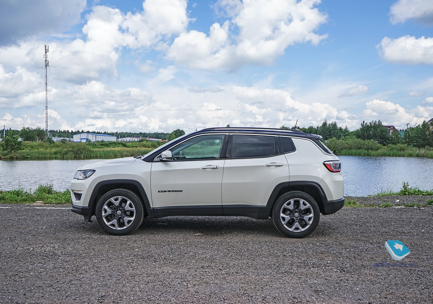  Jeep Compass.  -