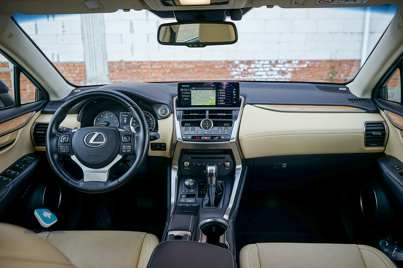  Lexus NX300.  ,  