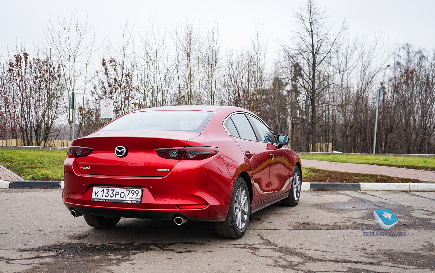  Mazda 3 .  -