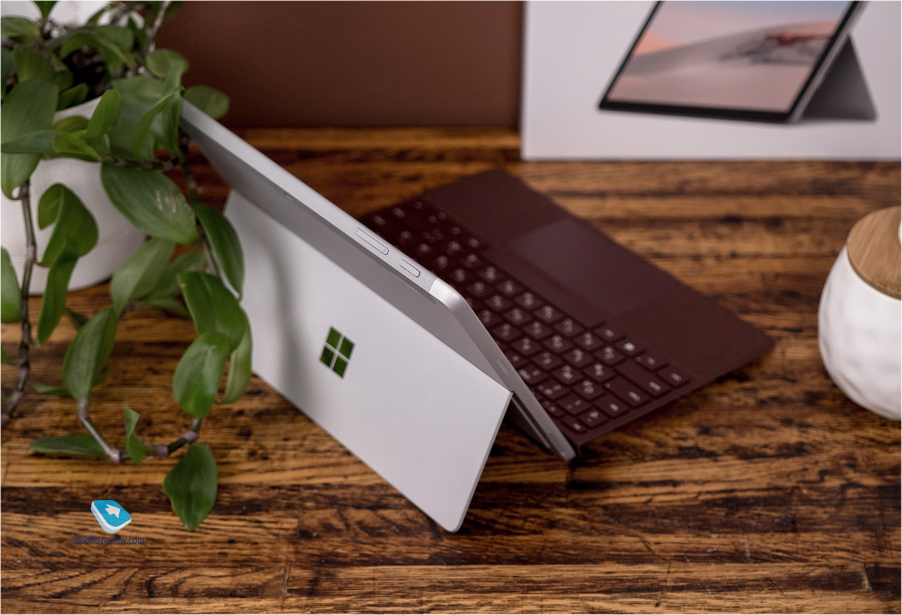  Microsoft Surface Go 2 -     iPad