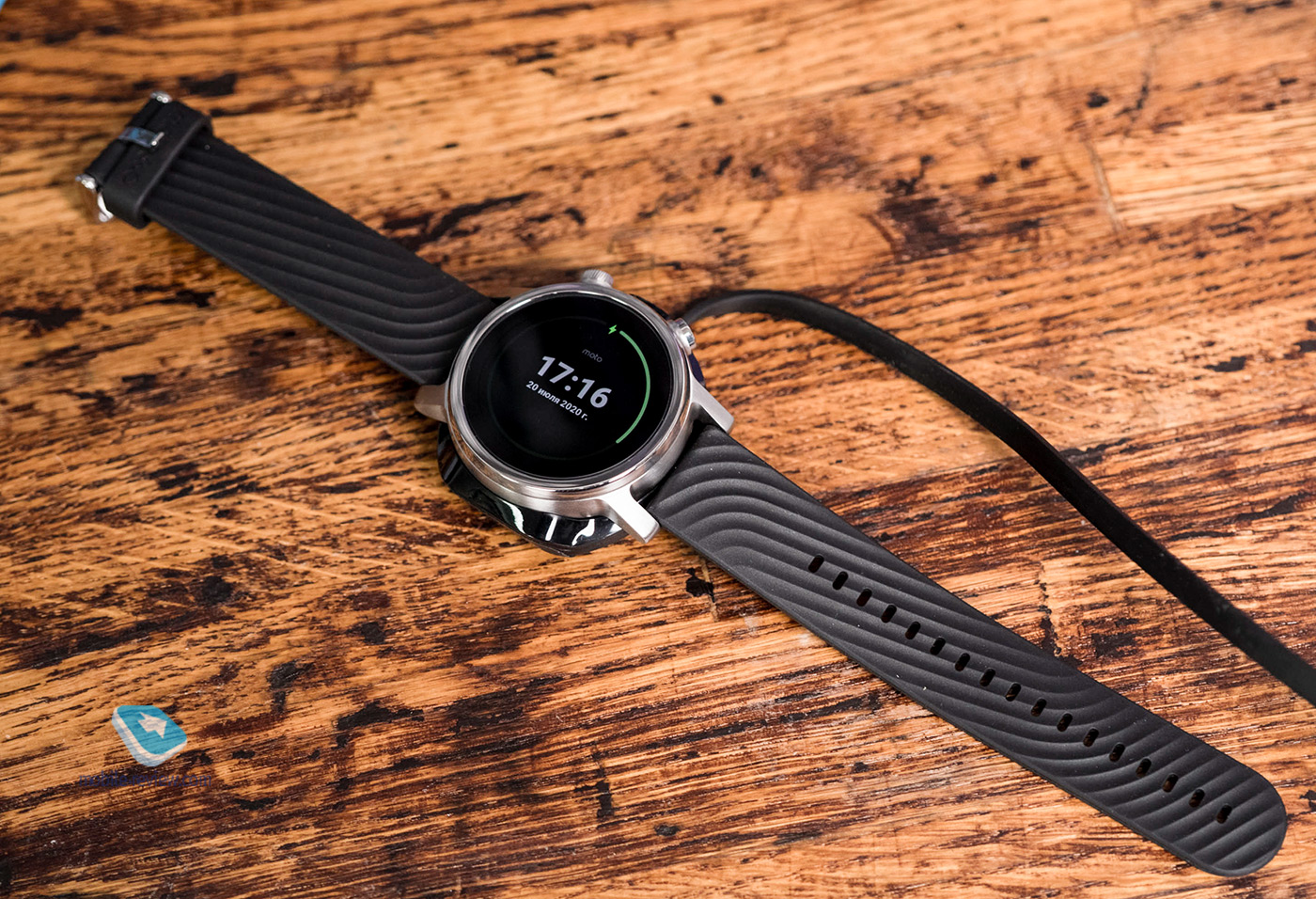    Moto 360 v3 (2020)