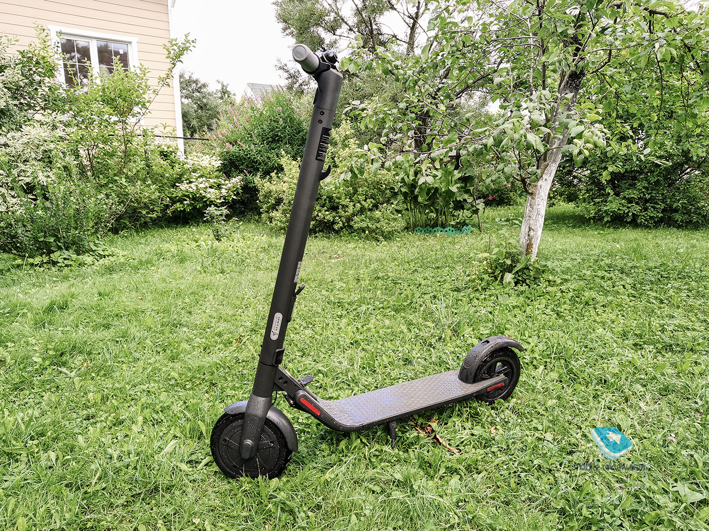   Ninebot-Segway KickScooter E22   