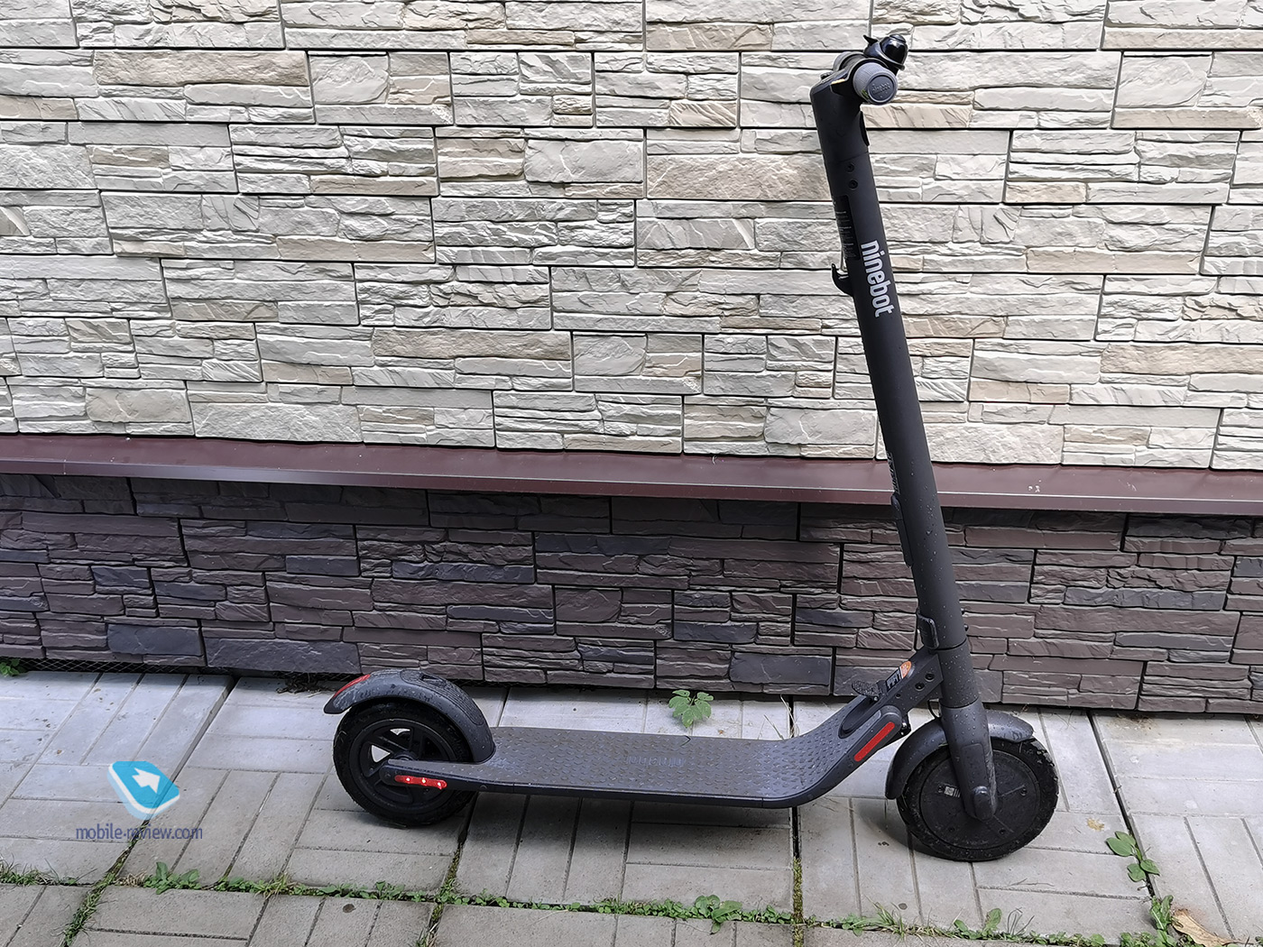   Ninebot-Segway KickScooter E22   