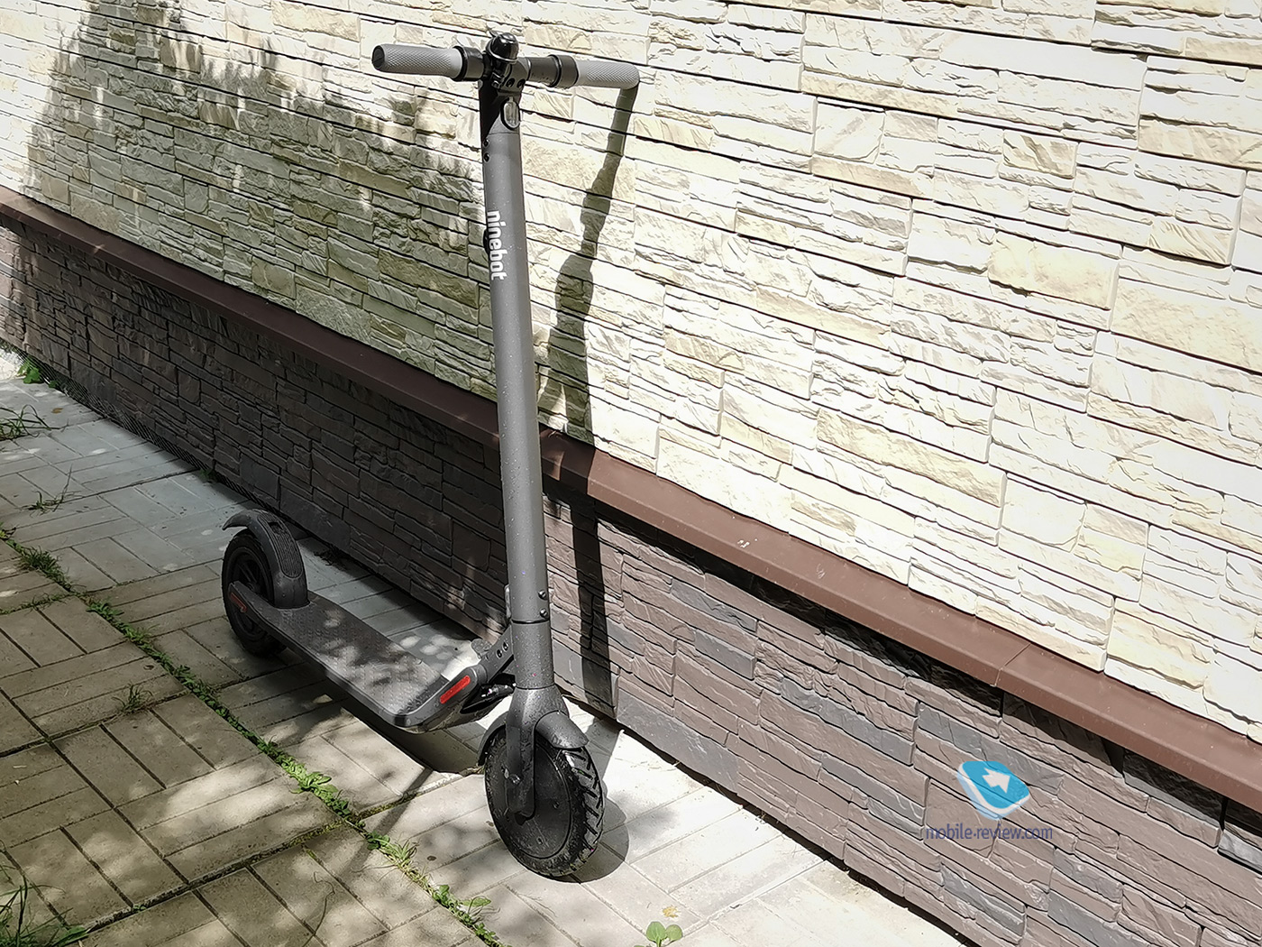   Ninebot-Segway KickScooter E22   