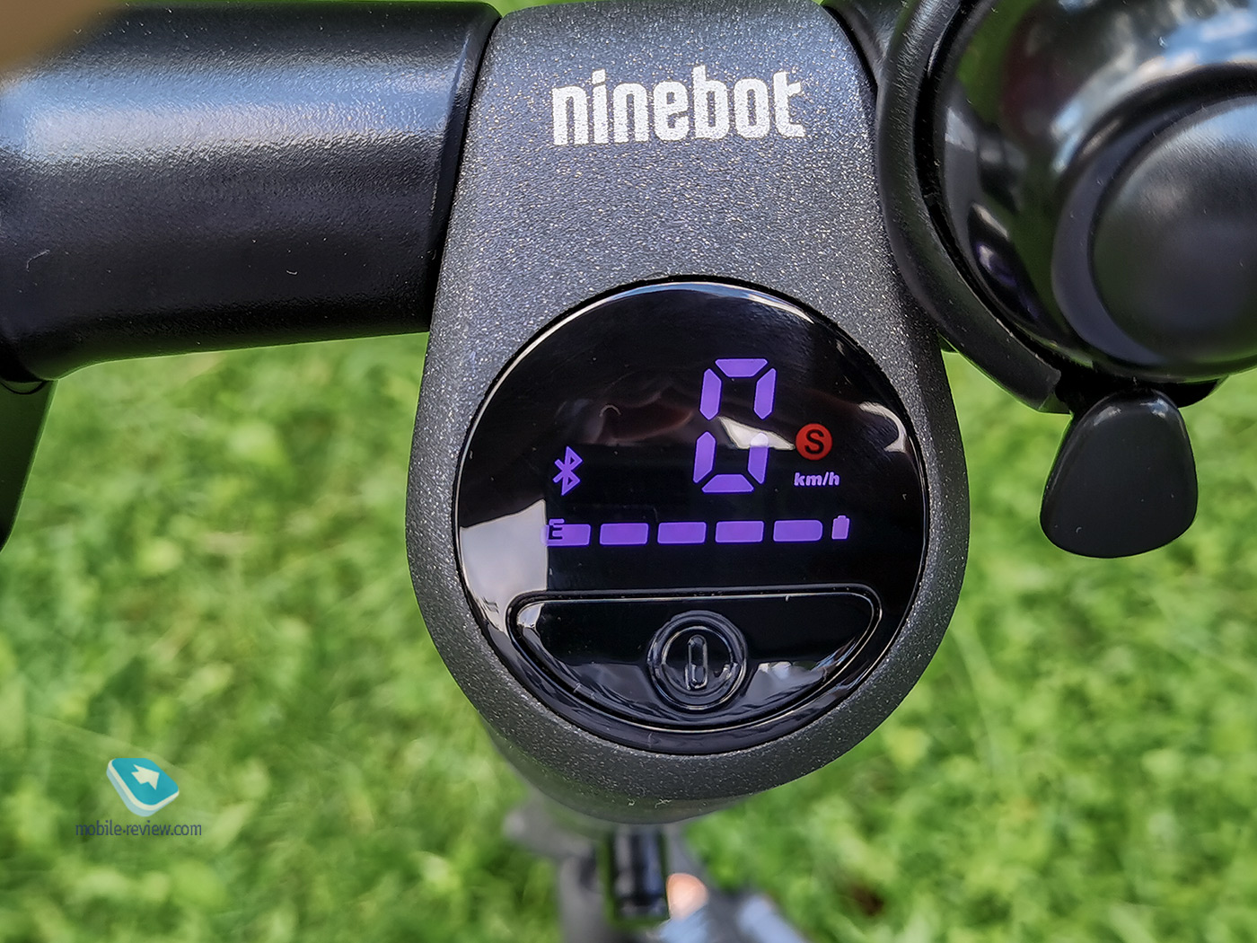   Ninebot-Segway KickScooter E22   