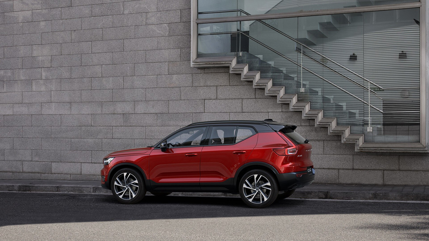  Volvo XC40.   ?