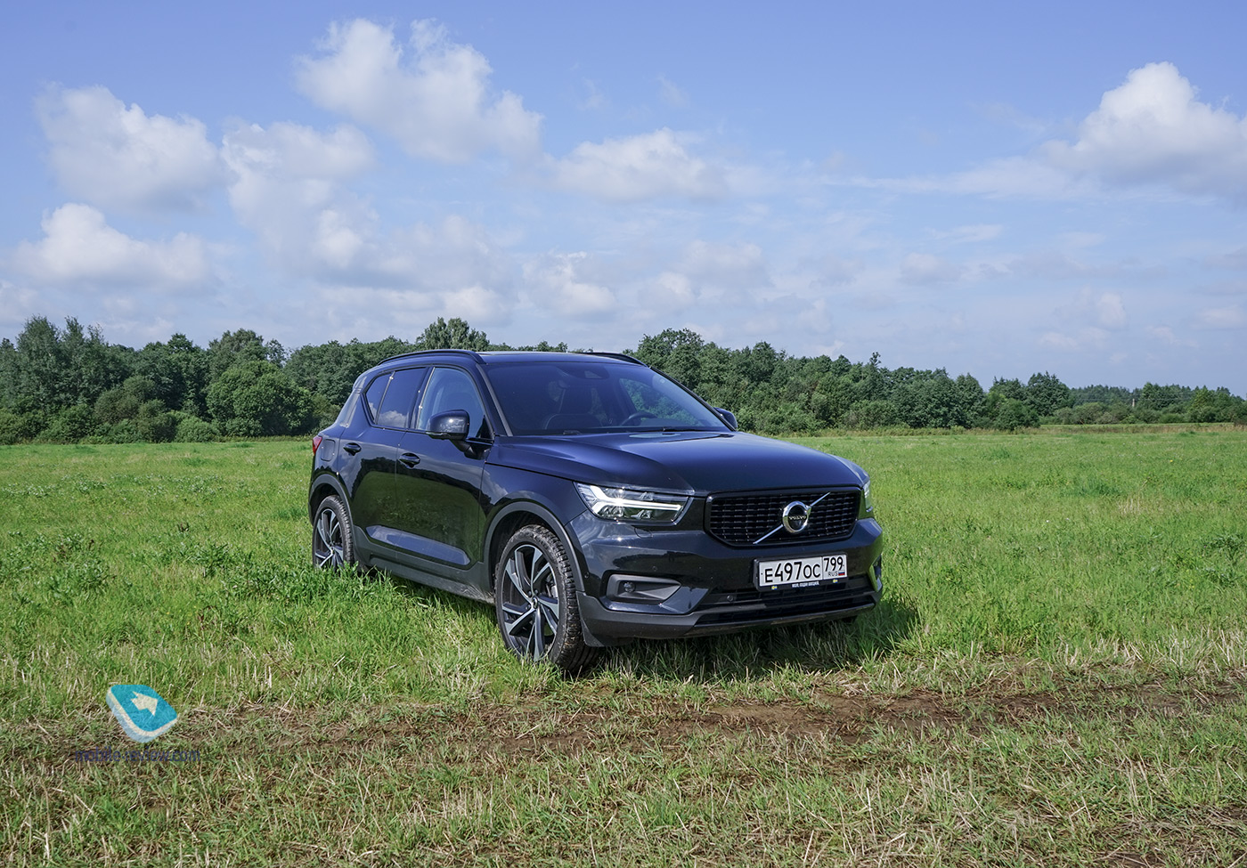  Volvo XC40.   ?