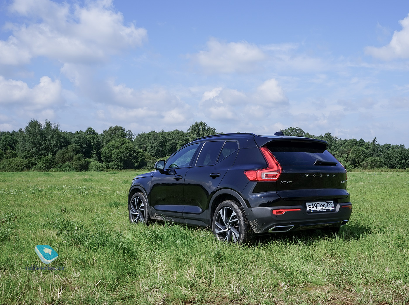  Volvo XC40.   ?