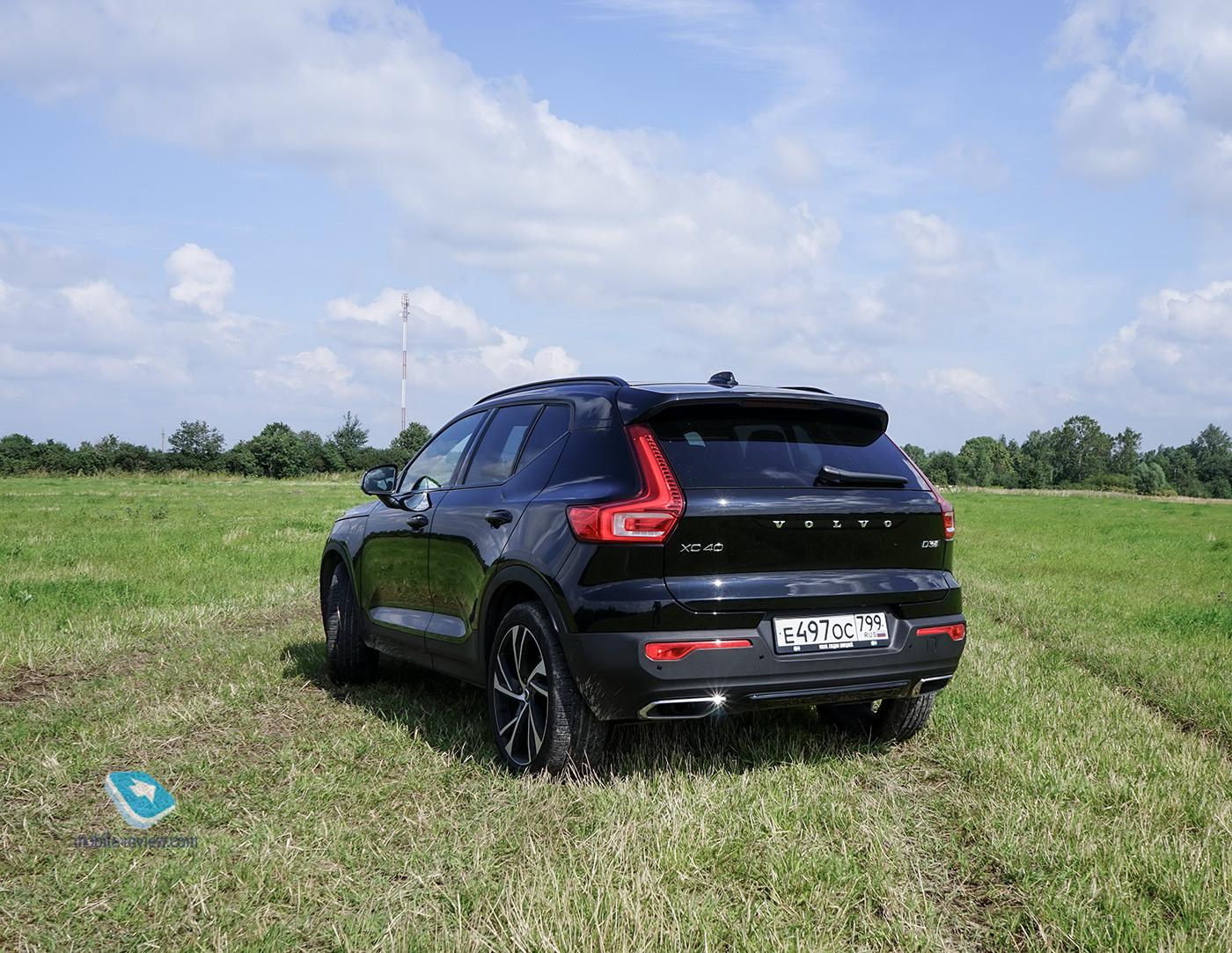  Volvo XC40.   ?