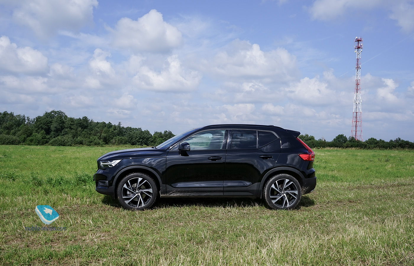  Volvo XC40.   ?