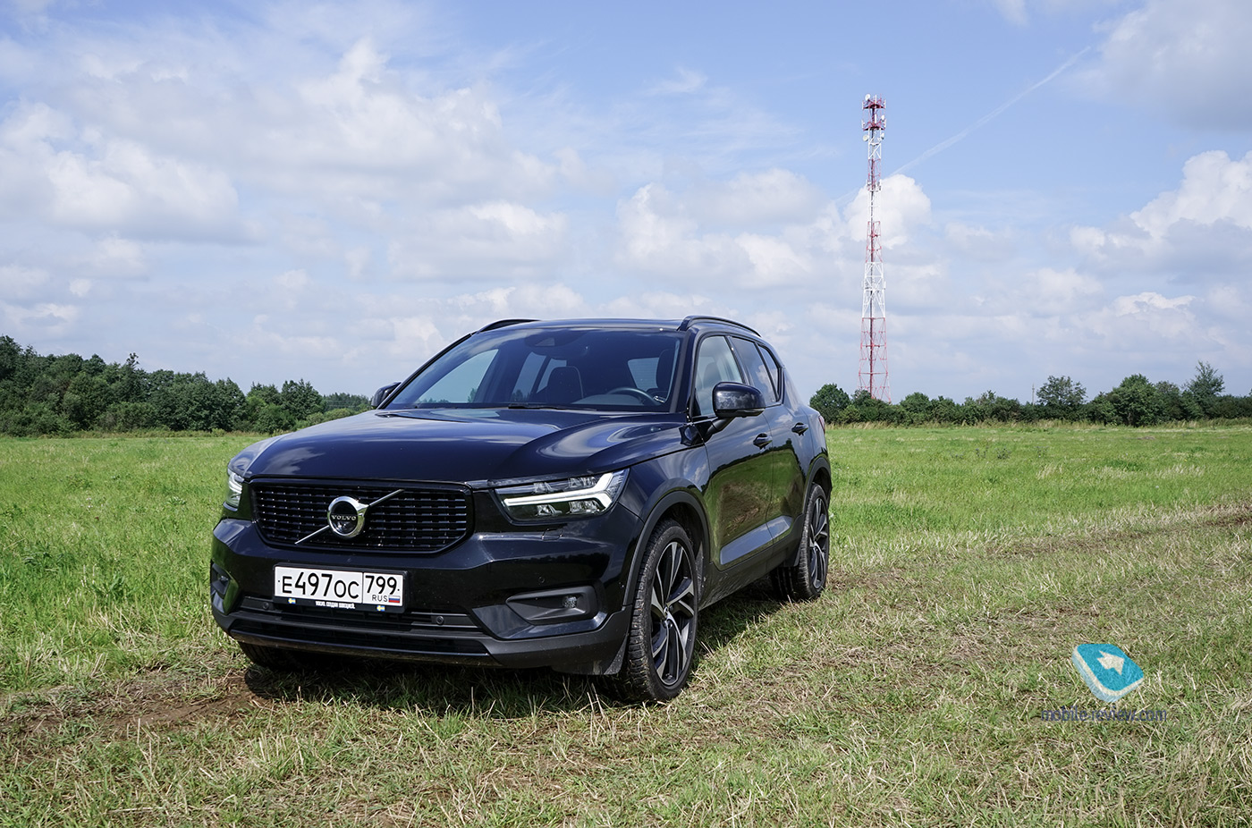  Volvo XC40.   ?