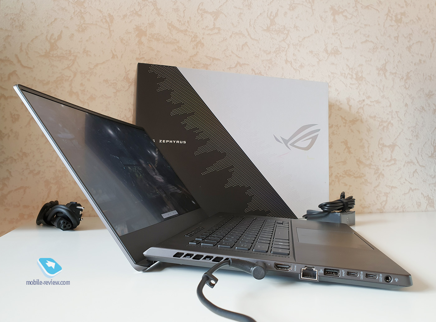 Asus Rog Zephyrus G15:  Nvidia + AMD  