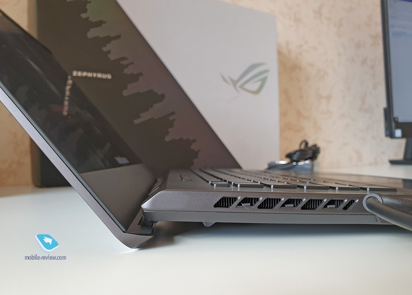 Asus Rog Zephyrus G15:  Nvidia + AMD  