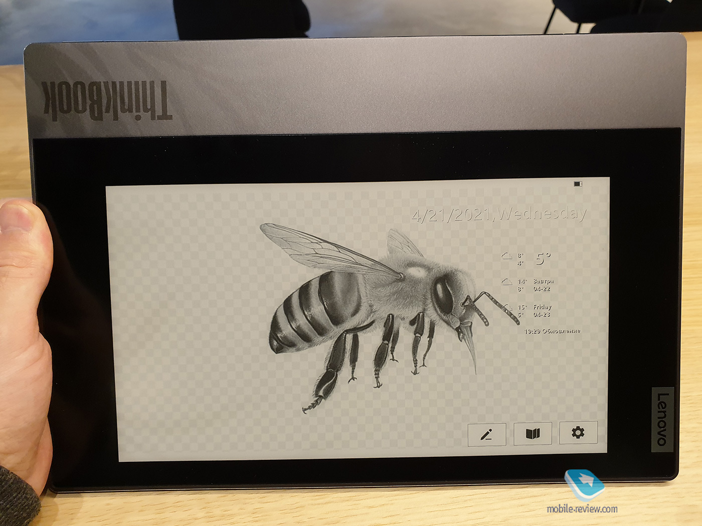  ThinkBook Plus:    E-Ink ?