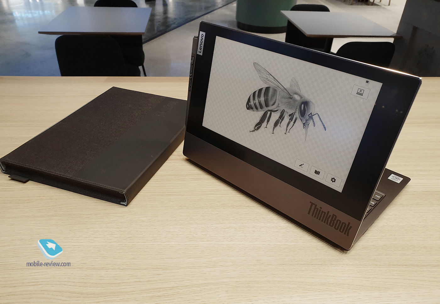  ThinkBook Plus:    E-Ink ?