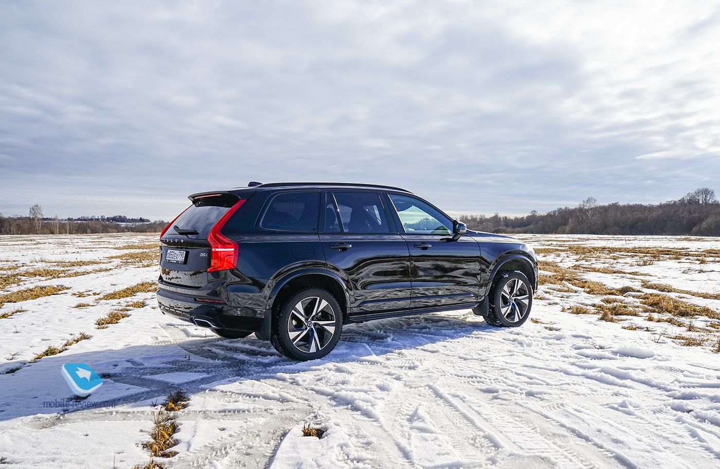  Volvo XC90.  