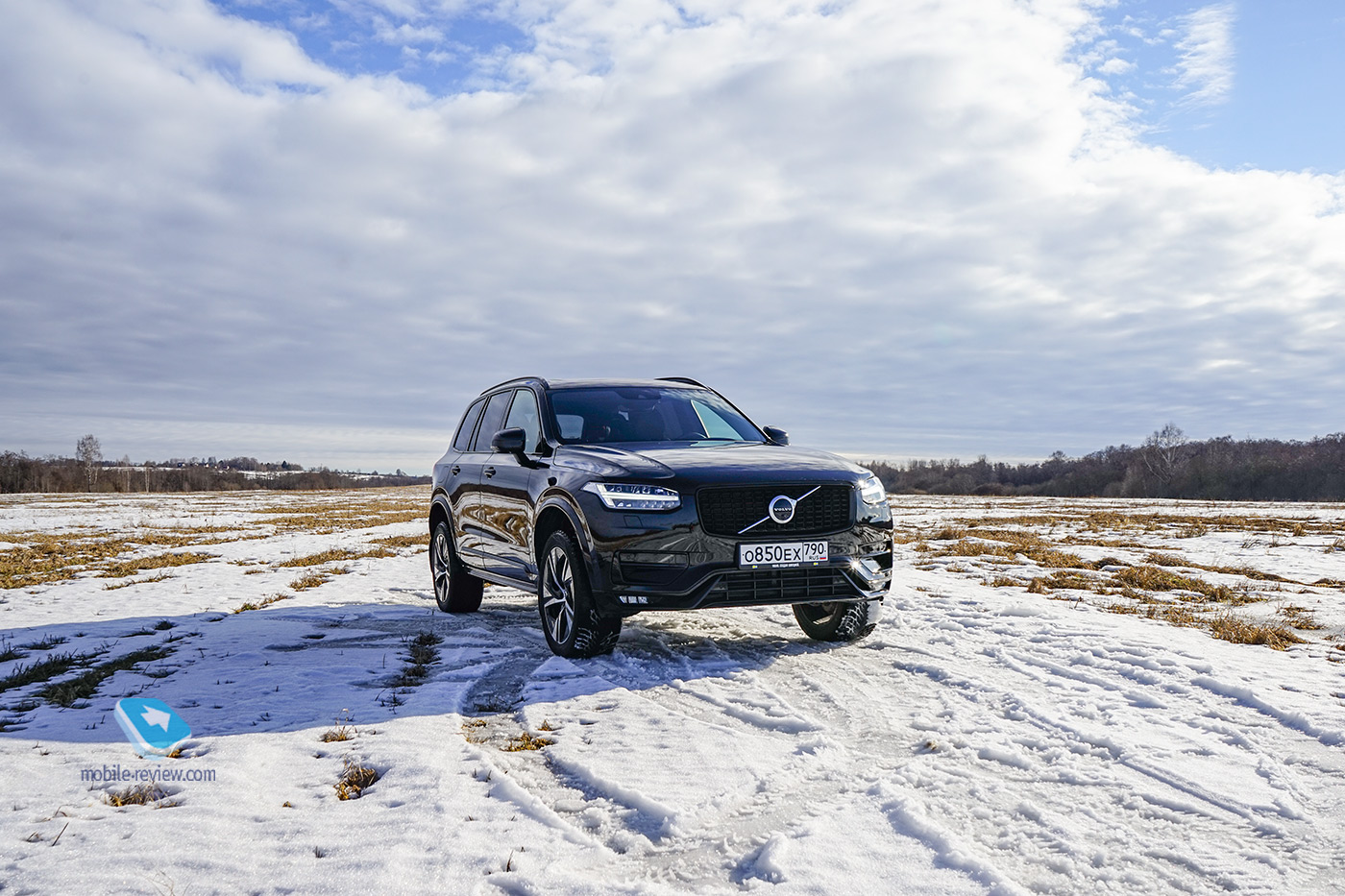  Volvo XC90.  