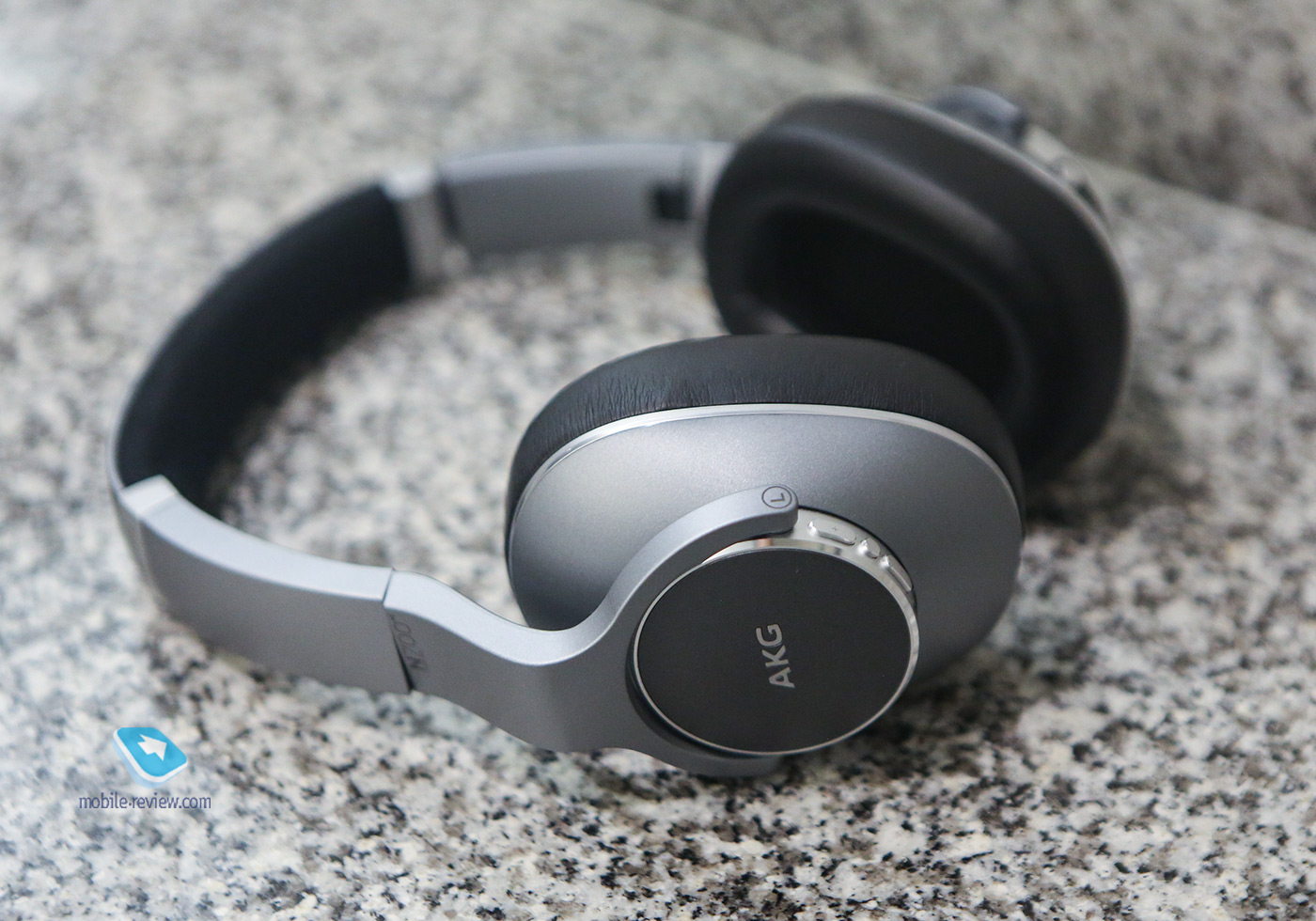    AKG N700nc.   Sony WH-1000XM2/XM3
