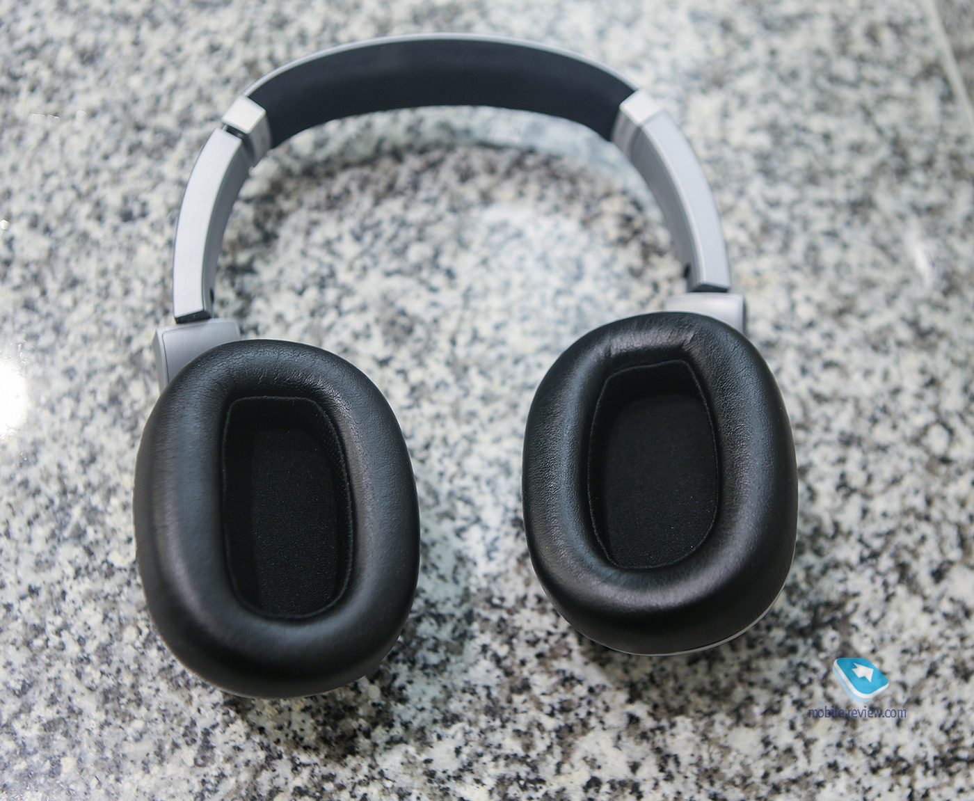    AKG N700nc.   Sony WH-1000XM2/XM3