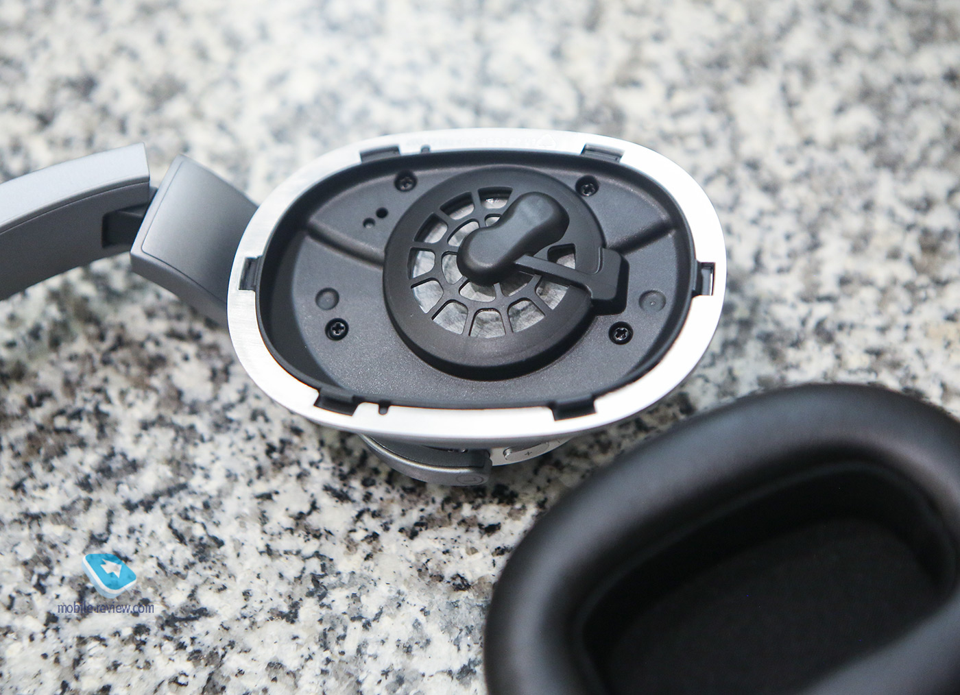    AKG N700nc.   Sony WH-1000XM2/XM3