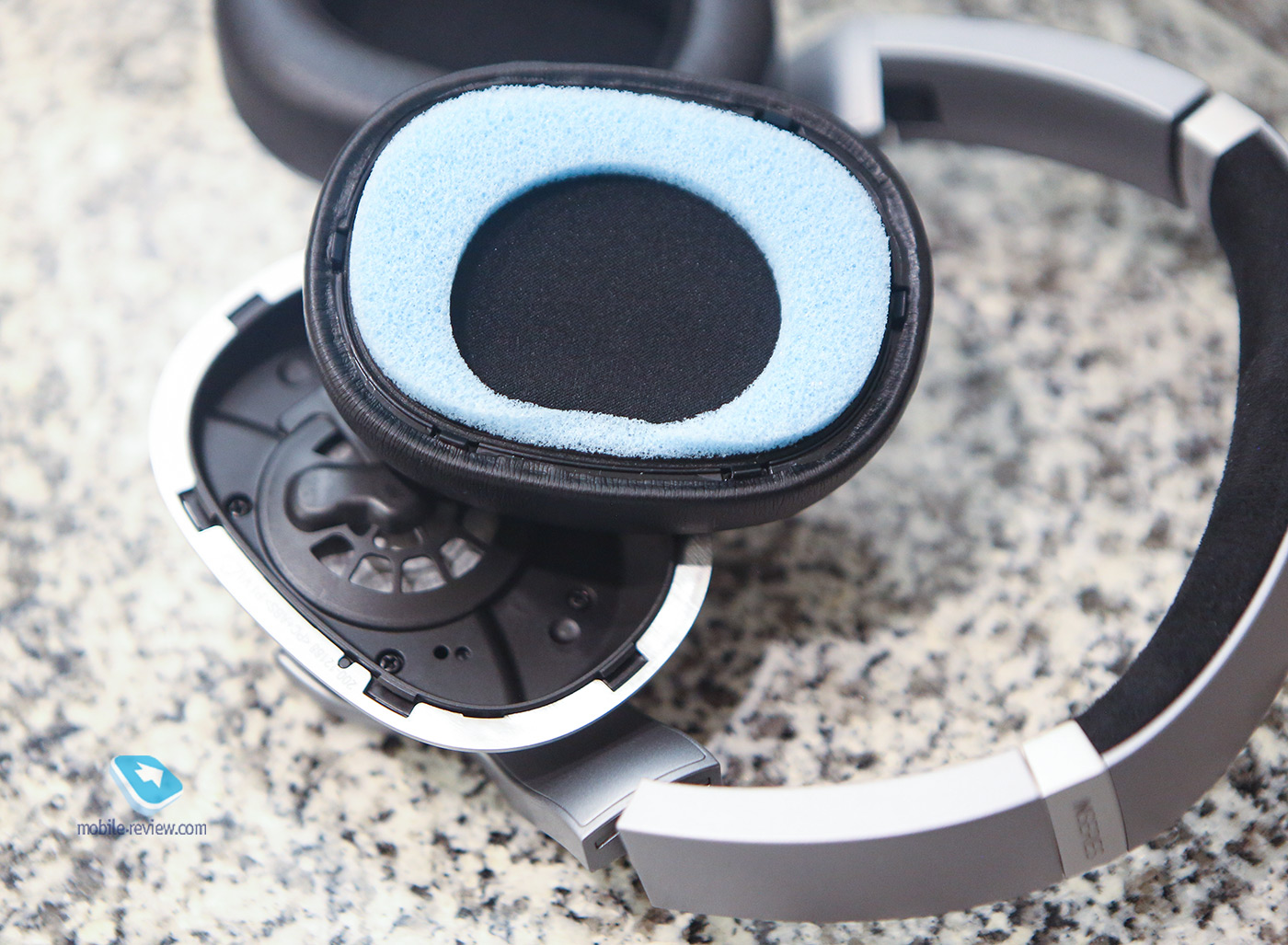    AKG N700nc.   Sony WH-1000XM2/XM3