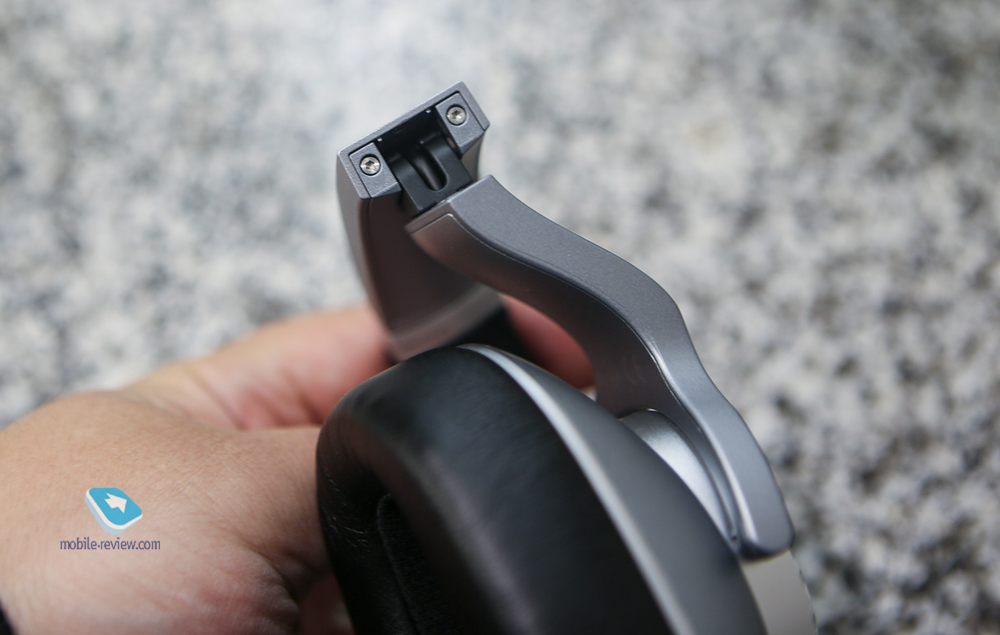    AKG N700nc.   Sony WH-1000XM2/XM3