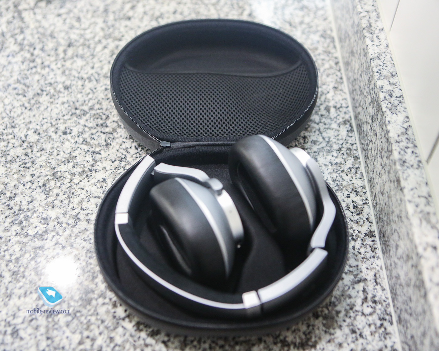    AKG N700nc.   Sony WH-1000XM2/XM3