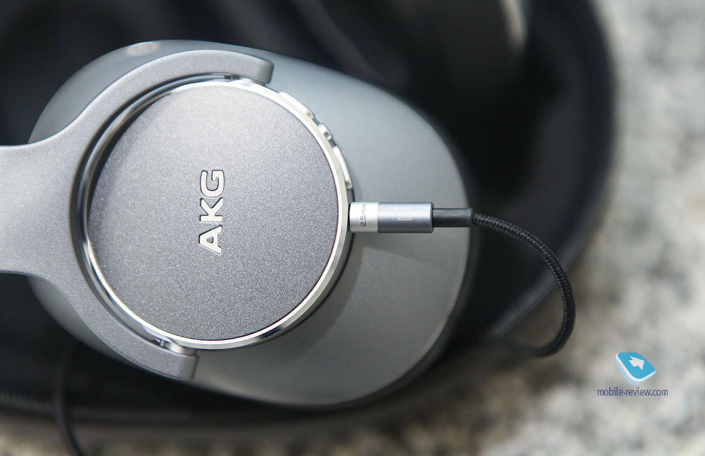    AKG N700nc.   Sony WH-1000XM2/XM3