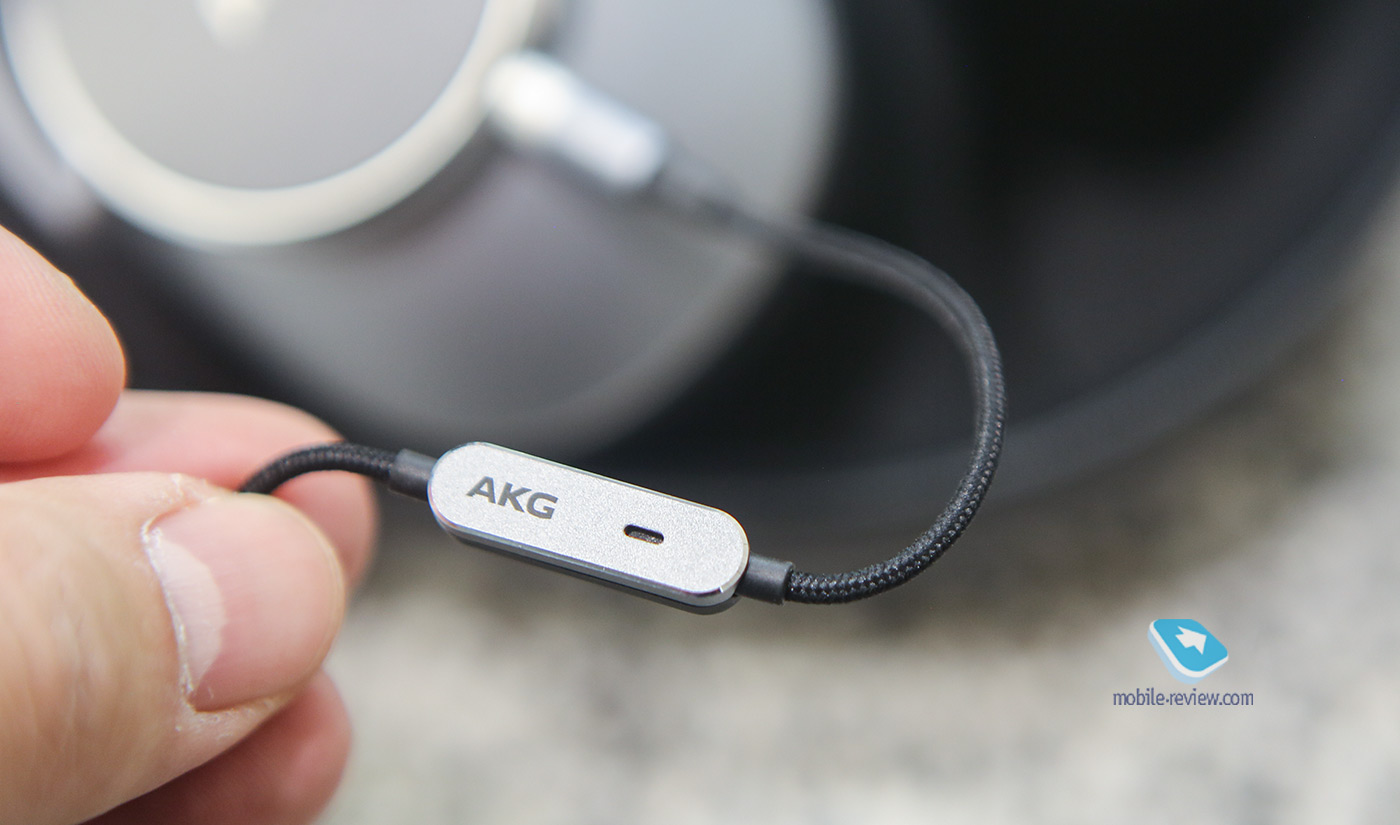    AKG N700nc.   Sony WH-1000XM2/XM3