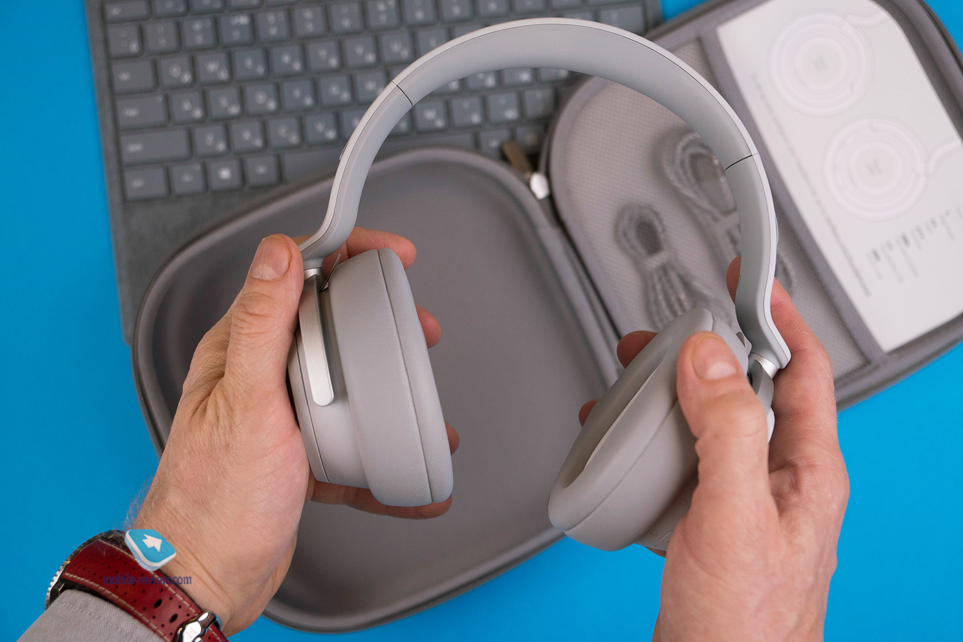      Microsoft Surface Headphones