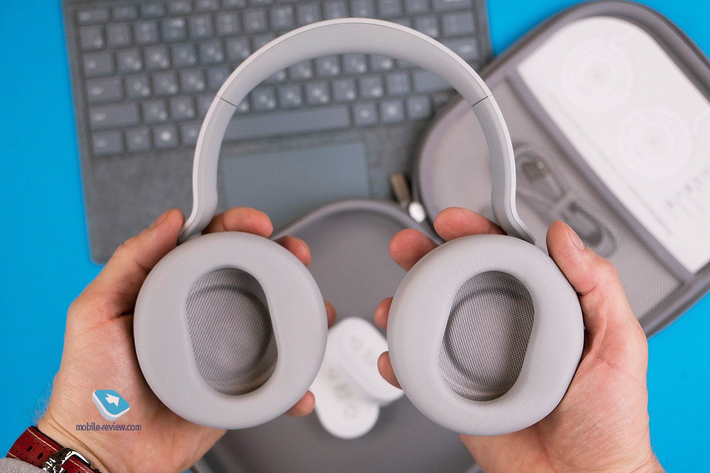      Microsoft Surface Headphones