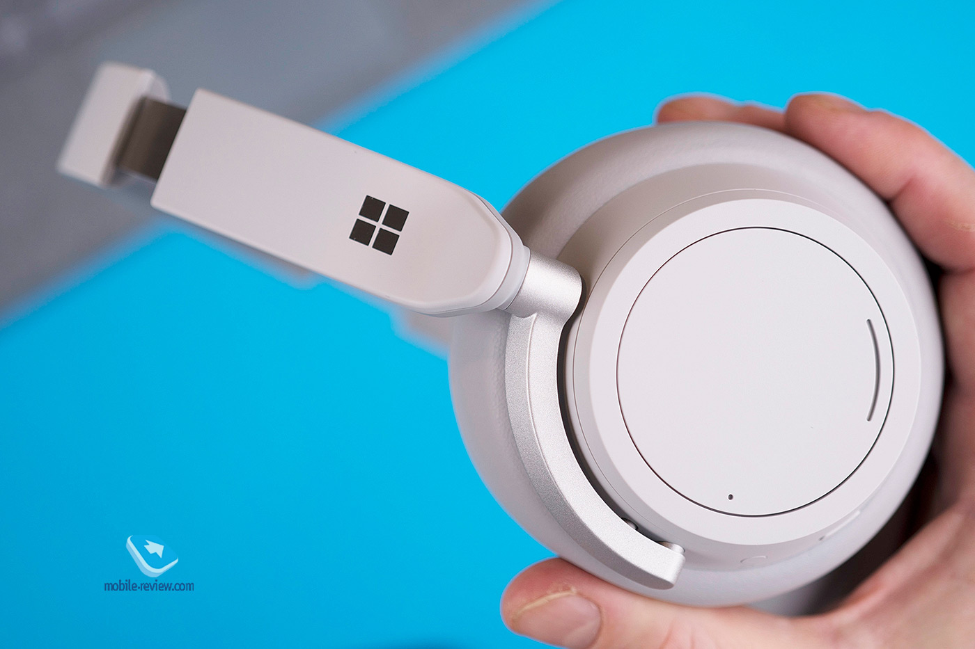      Microsoft Surface Headphones