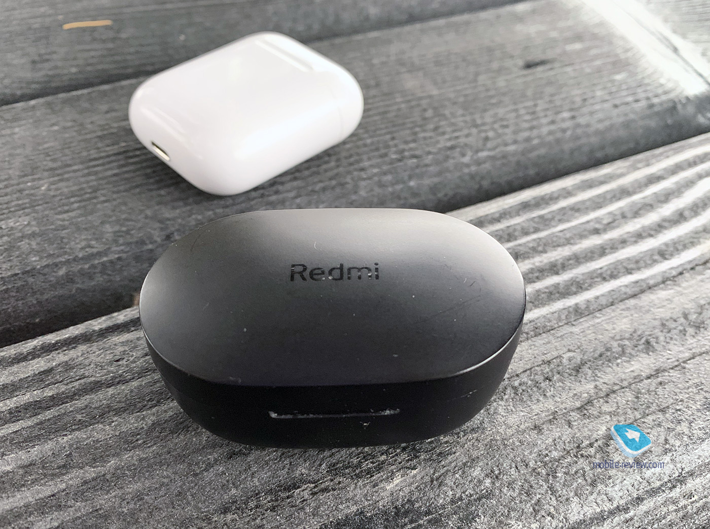Apple AirPods vs Redmi AirDots