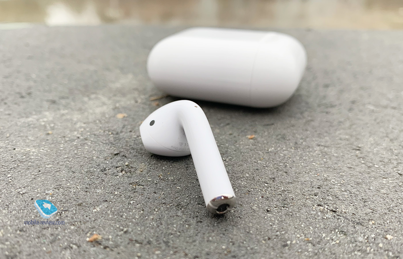 Apple AirPods vs Redmi AirDots