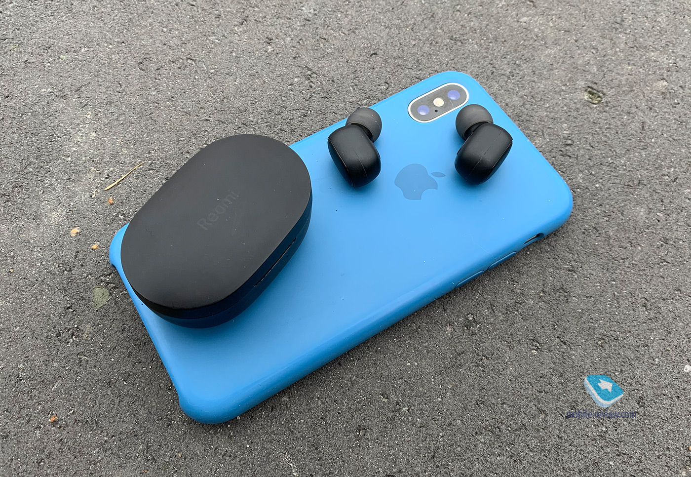 Apple AirPods vs Redmi AirDots