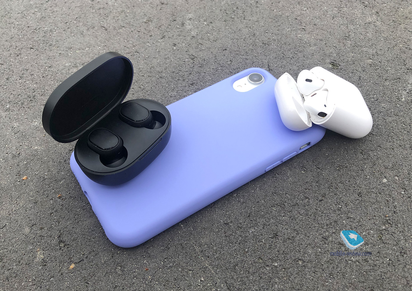 Apple AirPods vs Redmi AirDots