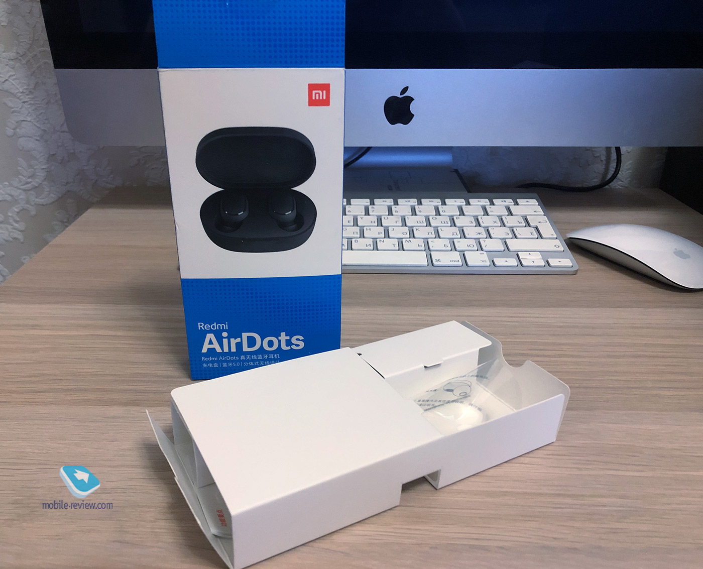 Apple AirPods vs Redmi AirDots