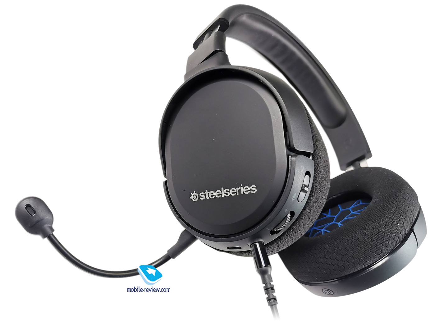    SteelSeries Arctis 1 Wireless  Arctis 3 Console